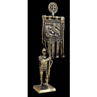 Статуэтка Знаменосец Бронза