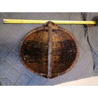 Старая плетёная корзиночка