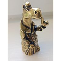 Статуэтка бронза Конь в пальто с трубкой