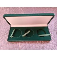 Футляр для 3 монет, диаметр 45 мм. Б/у.