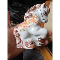 Статуэтка лошадка