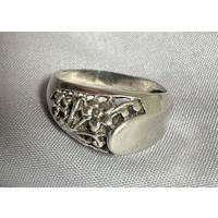 Кольцо серебряное 925 пробы. 18