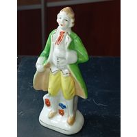 Фарфоровая статуэтка , мужская фигурка , Япония  , Окупация 1945 - 1952 года . Клеймо  -  Made in occupied Japan .