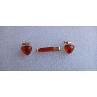 ЗАПОНКИ ЯНТАРЬ ПОЗОЛОТА СССР И ЗАЖИМ ДЛЯ ГАЛСТУКА КОМПЛЕКТ  . Распродажа Коллекции !!! . Экспресс  Аукцион не с рубля без МПЦ и прочего 3 ДНЯ  .Много лотов в продаже .