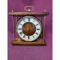 Часы настольные механические "ВЕСНА". СССР, 80-е годы.