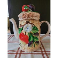 Чайник декоративный, фарфор.
