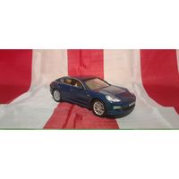 Машинка (модель) Kinsmart  Porsche Panamera S 1:40