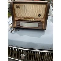 Одна из первых радиол 2 класса ламповая "Аврора"-1954 !!! год-на шкале ещё название радиовещательной станции г.Сталино! Будущий Донецк.