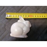 Фарфоровая статуэтка заяц