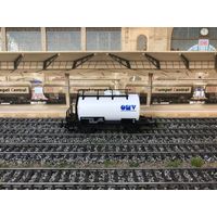 Цистерна PIKO (2). Масштаб НО 1:87.