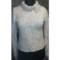 Нежный свитерок ручной вязки, тёплый, мягкий, 44 размера.свитер одет на манекен 46 размера.