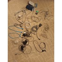 Набор проводов, кабелей и зарядных.