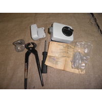 Замок накладной,дисковый,кусачки и отвёртка универсальная,времён СССР.Всё новое!С рубля.