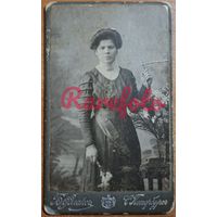 1909 Визит-портрет девушка в платье ретро студийное фото фотограф Флакс