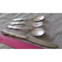 Красивый столовый набор, 4 предмета, покрытие серебром. Швеция.