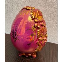 Декоративное яйцо, выполненное в стиле, вдохновлённом коллекциями Фаберже.