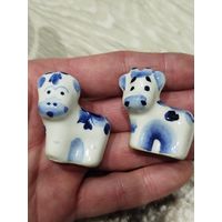 Две фарфоровых коровки,гжель,с рубля