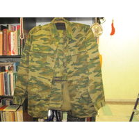 Костюм(китель и штаны) камуфлированный на 50/4 размер.