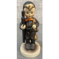 Статуэтка "Трубочист". Фарфор. Высота 10 см. Hummel, Западная Германия, 1960-е года.