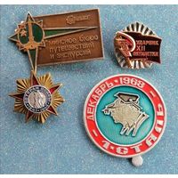 Настольная медаль и значки