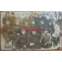 1910-е групповое фото на картоне ретро типажи