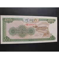 Камбоджа. 200 риелей (образца 1992 года, P37, UNC)