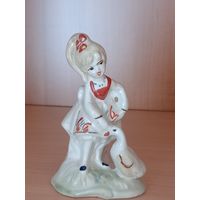 Статуэтка девочка с гусем