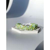 Широкий вязаный браслет из бисера