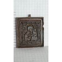 ИКОНА СМОЛЕНСКАЯ БОГОРОДИЦА С ЦАТОЙ ОБРАЗОК ПЛАСТИКА МЕДНОЛИТОЙ СПЛАВ 18  -19 ВЕК .