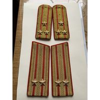 Пришивные парадные погоны советских старших офицеров-верхние ,более ранние, на китель с воротником "стойка" и более поздние на шинель и китель-цена за 1 пару.