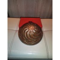 Декоративная, интерьерная форма для выпечки, можно вешать на стену.