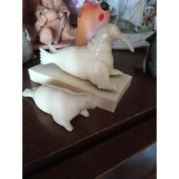 Моржи Парная статуэтка из бивня (клыка) моржа