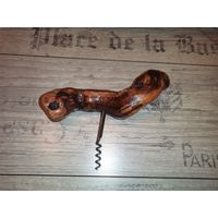 Винтажный штопор с ручкой из виноградной лозы.