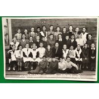 Фото 6-го класса СШ N 3. г. Пинск. 1953/1954 г. 10.5х16.5 см.
