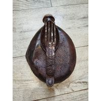 Железная фляжка и ложка вилка