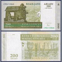 Мадагаскар, 200 ариари 2004 г., P-87c, UNC
