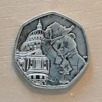 Великобритания, 50 пенсов, 2019 г., Медведь Паддингтон /в церкви Святого Павла/, UC# 1024