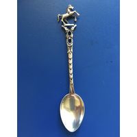 Изящная серебряная кофейная ложечка