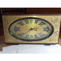 Часы электронно - механические Янтарь .