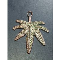 Кулон - Лист Канапли . С рубля .