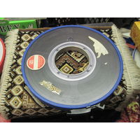 Магнитная лента-накопитель для хранения информации.