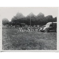 Французские военнослужащие и артиллерийские орудия.