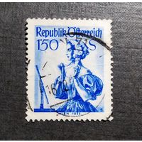 Марка Австрия 1951 год Национальный костюм