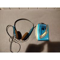 Кассетный плеер aiwa HS-TA31 и наушники HP-MO28