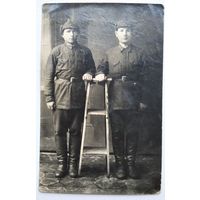 Фото 2-х бойцов РККА. 1930-е. 9х13.5 см.