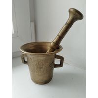 Ступка с пестиком, бронзовая, маленькая.