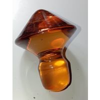 Пробка от графина из янтарного стекла .