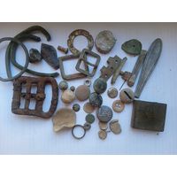 Корпус от немецкой зажигалки, пряжки, пуговицы и др. находки + бонус