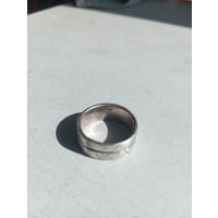 Кольцо серебряное.
