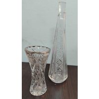 Винтажная вазочка и штоф с пробкой , состояние ваза трещина у штофа немного отбито горлышко на фото все видно